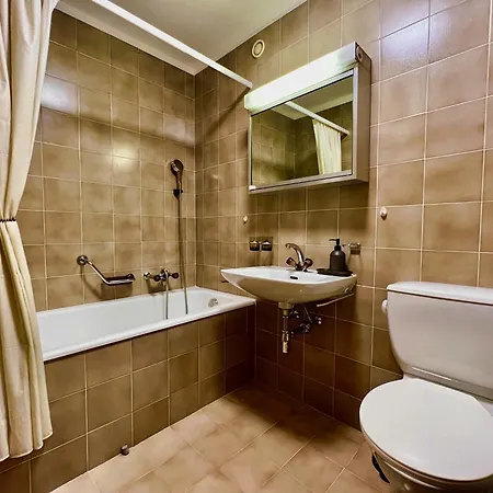 Pool And Sauna!san Bernardino With Free Parking!