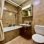 Pool And Sauna!san Bernardino With Free Parking!